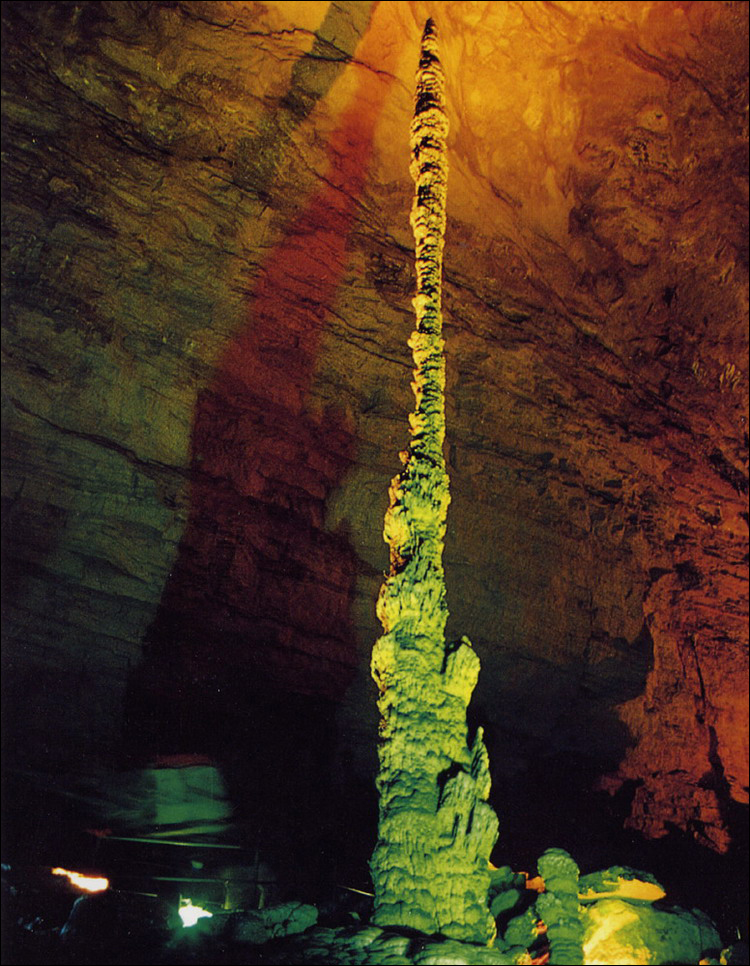 張家界國(guó)家森林公園、黃龍洞、鳳凰古城品質(zhì)四日游